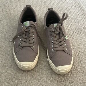 Cariuma Eco-Friendly Gray Canvas Sneakers - unisex Men 10.5, Women 12 - NWOT